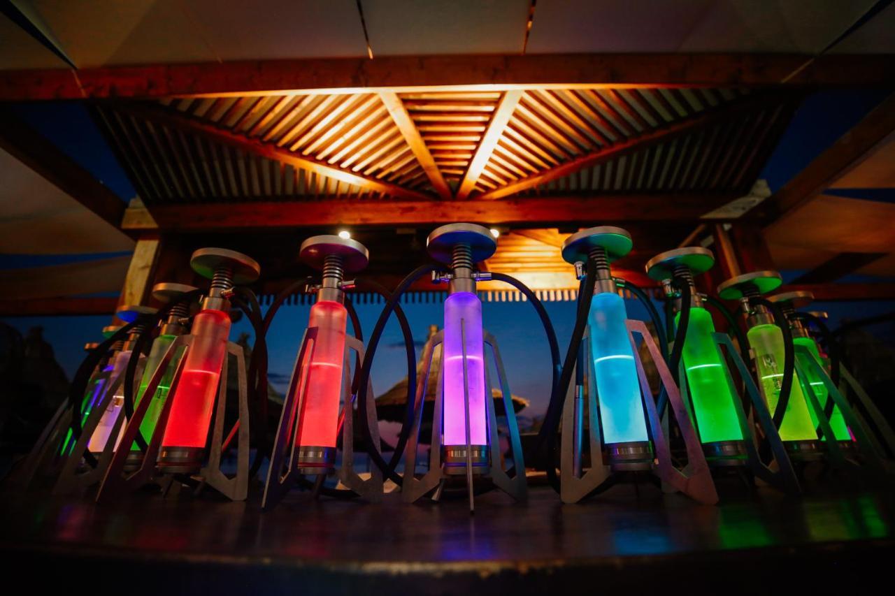 Klajdi Resort & Spa غوليم المظهر الخارجي الصورة A row of lava lamps
