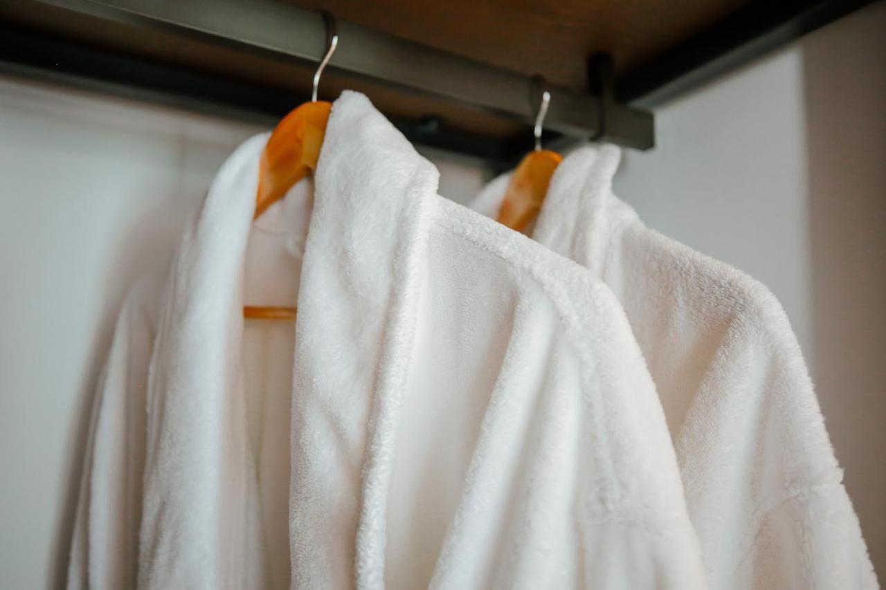Klajdi Resort & Spa غوليم المظهر الخارجي الصورة A bathrobe