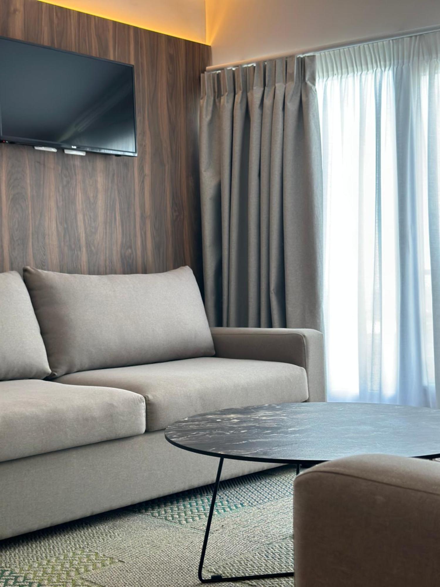 Klajdi Resort & Spa غوليم الغرفة الصورة A sofa